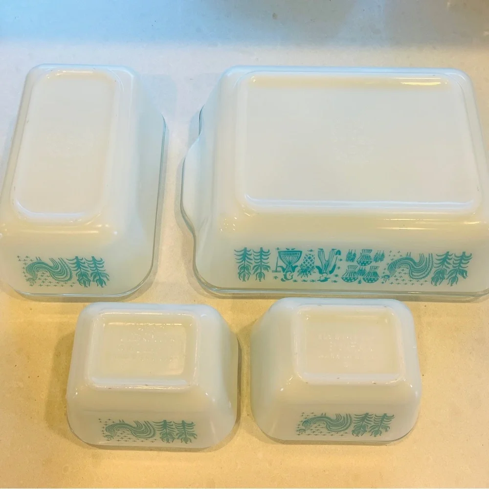 Vintage Pyrex Amish Butterprint Set of 4 Refrigerator Dishes w/ Lids Turquoise - Picture 7 of 8
